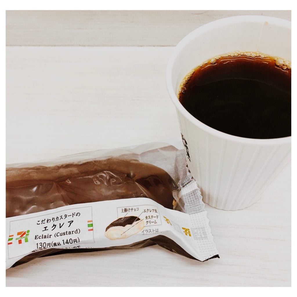 エクレアとコーヒー