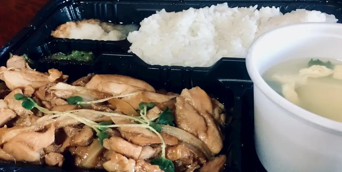 【しんぱち食堂】『鶏生姜焼き定食肉大盛り』筋トレした後はプリっプリの鶏肉を筋肉にご褒美だ