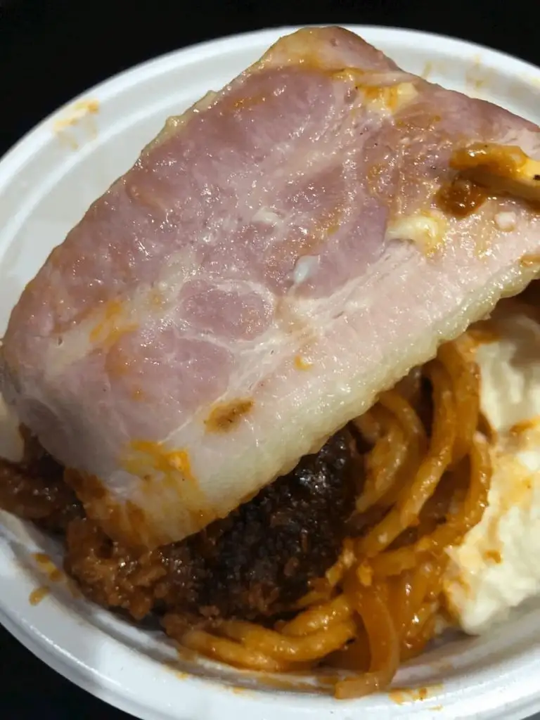 パンチョ全部のせ厚切りベーコンのアップ