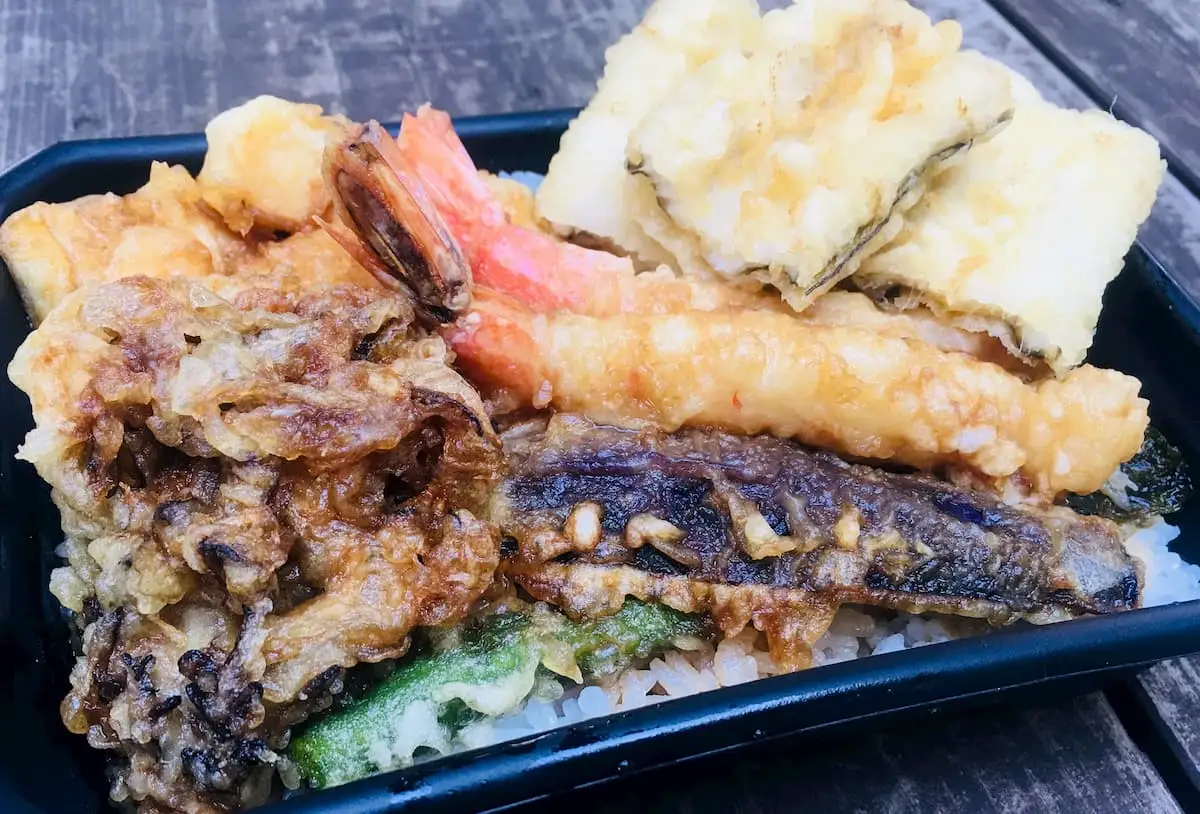 【金子半之助】『天丼(梅)』Uber Eatsなら行列必須の人気店も並ばないで頼める！しかも今ならワンコインで！