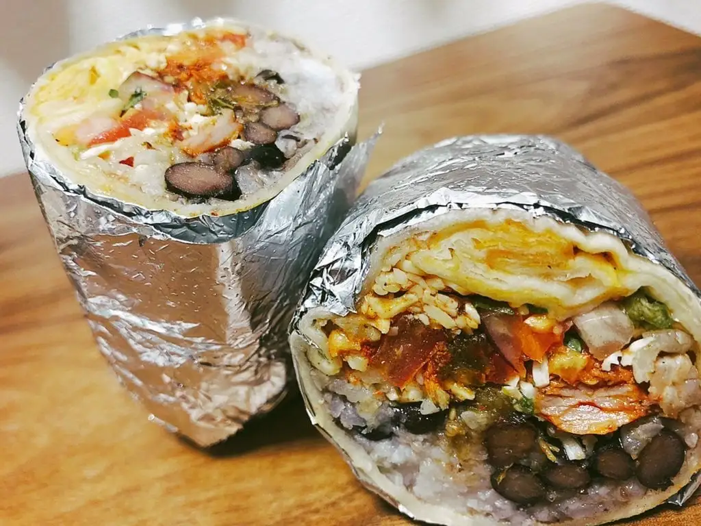 【グズマン イー ゴメス】『スパイシーチキンブリトー(レギュラーサイズ)』長い銀のアレ