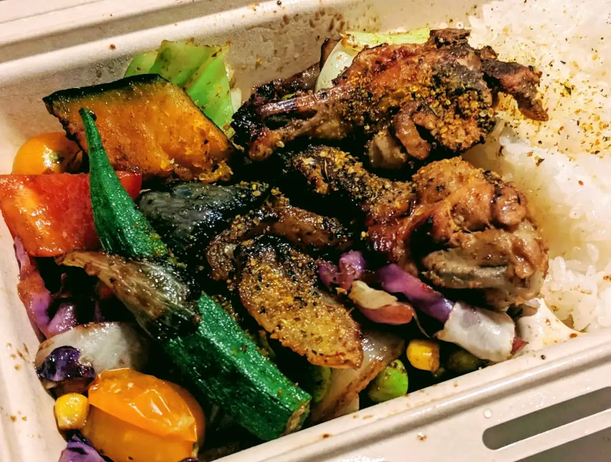 【野菜を食べるカレーcamp】『チキン＋1日分の野菜カレー』代々木の有名店がUber Eats開始、即大人気！