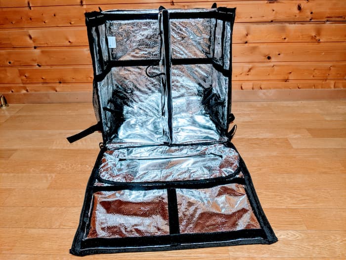 ウーバーイーツ バッグ 前を開く方法