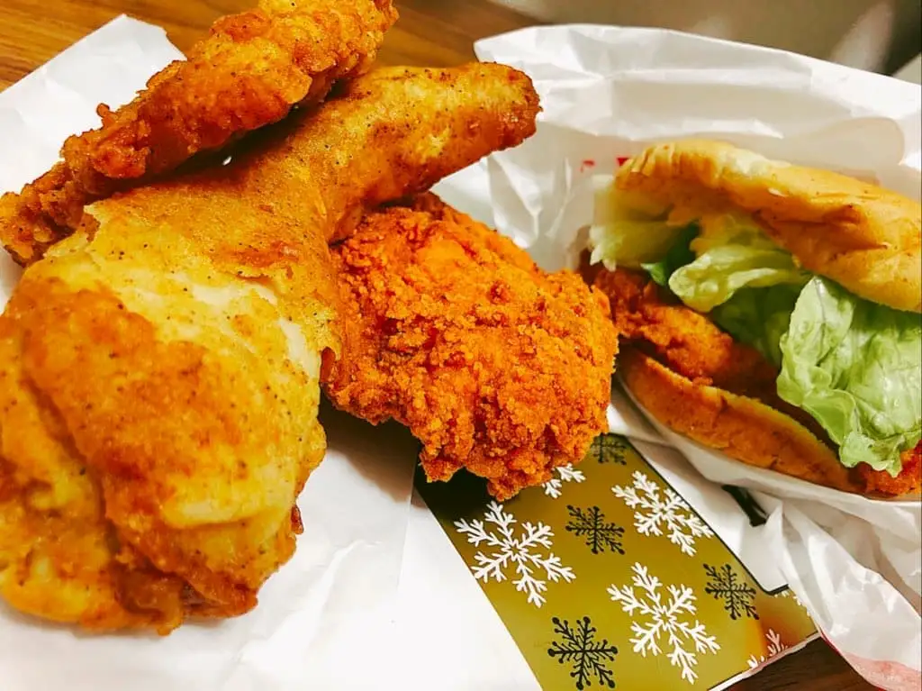 【ケンタッキーフライドチキン】『三種のチキンとチキンフィレサンド』チキンチキンチキンチキン！！