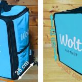 Wolt配達バッグを徹底解説！組み立て方、拡張・縮小の仕方、機能やカスタマイズなどを紹介～オシャレで爽やかな水色のウォルトバッグ
